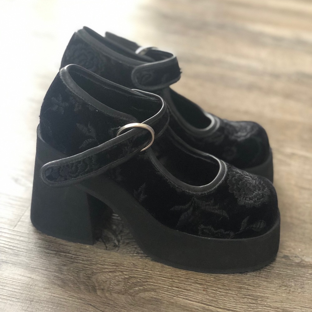 Vintage 90s Steve Madden Mary Jane Platform Shoe